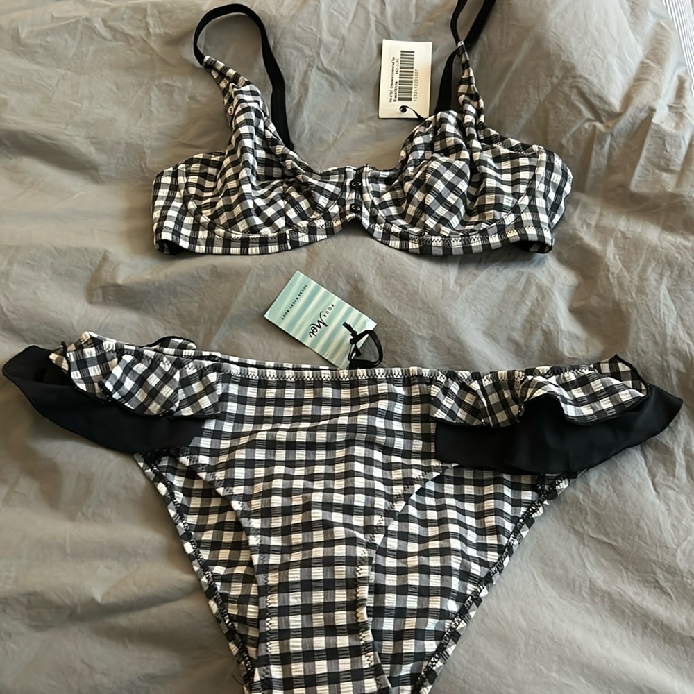 NWT Pour Moi black and white Checkers bikini
L bottom/top 36D w/underwire no pad